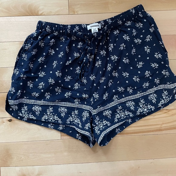 Garage| XS shorts - Picture 2 of 6